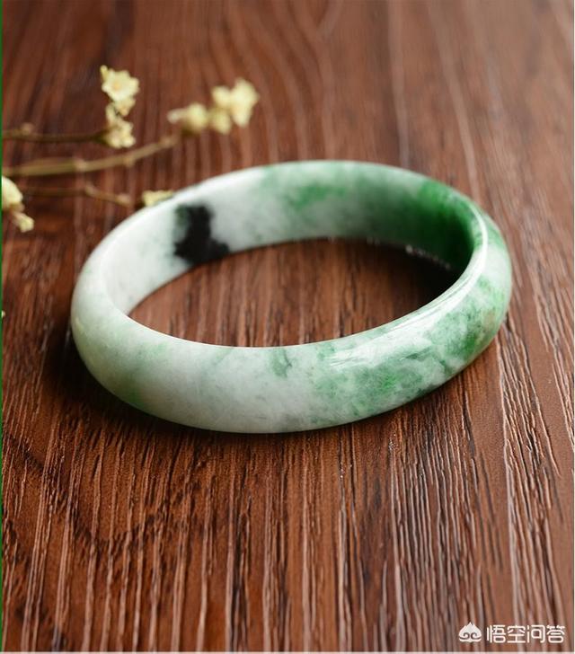 一千元的冰种翡翠手镯想要吗？能要吗？-第3张图片-翡翠网