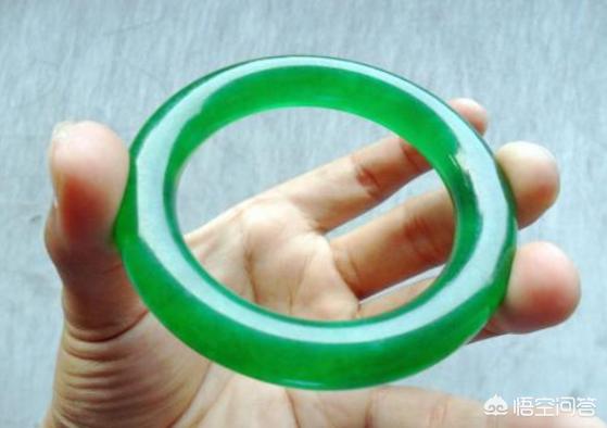 冰种翡翠满绿手镯有可以推荐的吗?-第1张图片-翡翠网 冰种翡翠满绿手镯有可以推荐的吗?-第1张图片-翡翠网