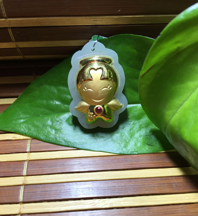 天喜莱和田玉足金天使吊坠(转载)-第1张图片-翡翠网