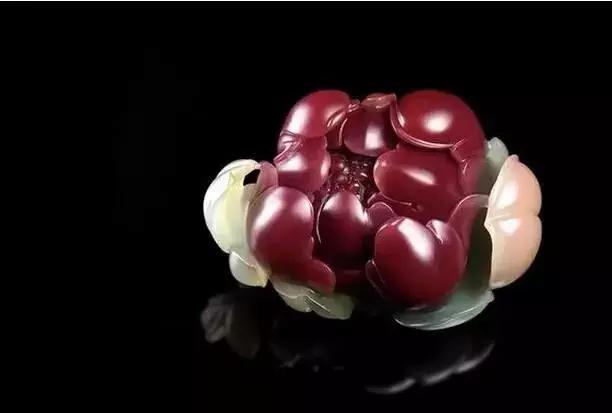 这是什么玉石?有收藏价值吗?-第1张图片-翡翠网 这是什么玉石?有收藏价值吗?-第1张图片-翡翠网