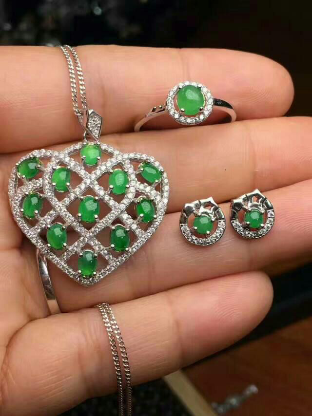 翡翠首饰-第2张图片-翡翠网 翡翠首饰-第2张图片-翡翠网