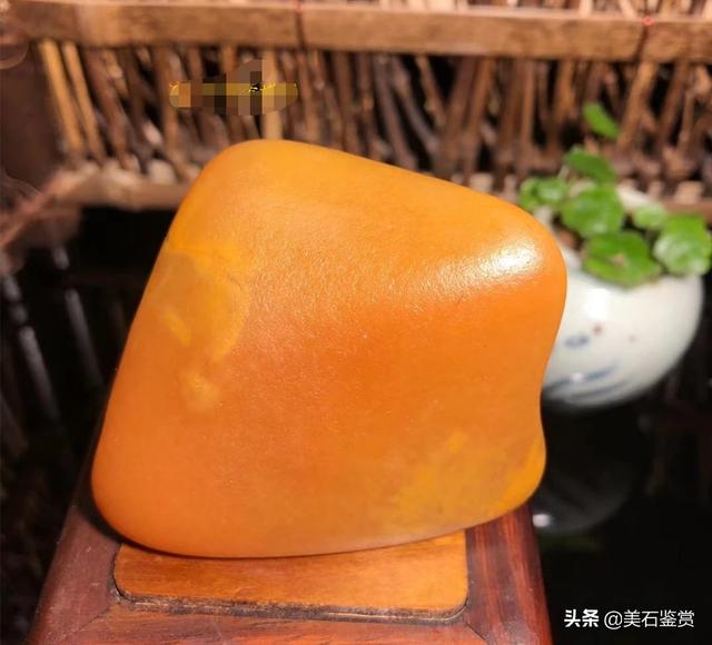 谁知道这是什么石头?估一下价格?-第9张图片-翡翠网 谁知道这是什么石头?估一下价格?-第9张图片-翡翠网