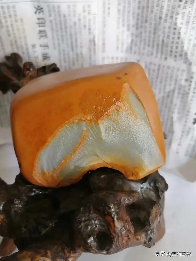 谁知道这是什么石头?估一下价格?-第8张图片-翡翠网 谁知道这是什么石头?估一下价格?-第8张图片-翡翠网