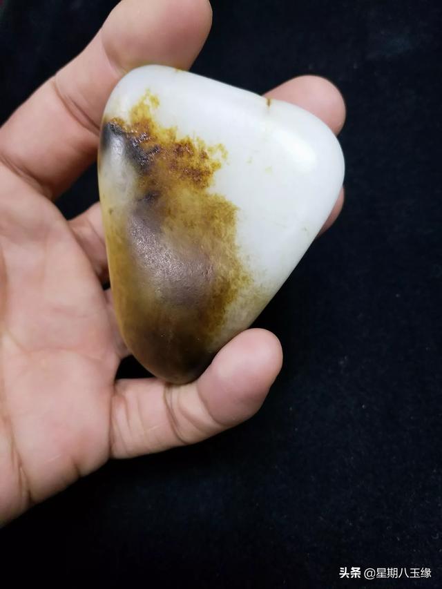 高端和田玉籽料还会持续增值吗?-第2张图片-翡翠网 高端和田玉籽料还会持续增值吗?-第2张图片-翡翠网