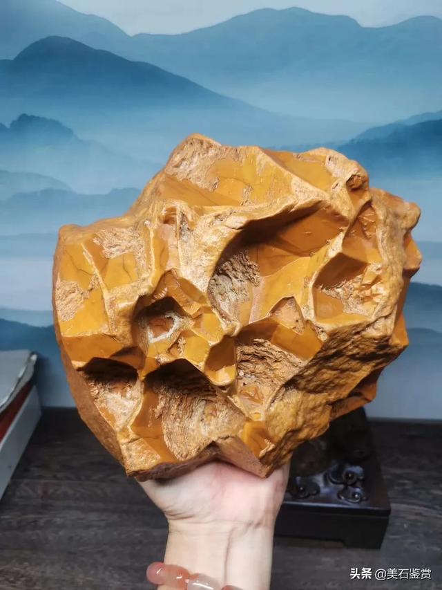 谁知道这是什么石头?估一下价格?-第7张图片-翡翠网 谁知道这是什么石头?估一下价格?-第7张图片-翡翠网