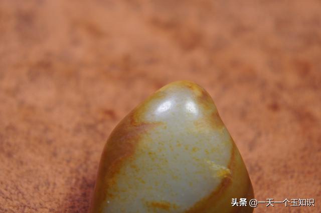 新疆和田玉籽料几近“枯竭”，俄籽在市场大行其道，未来俄籽能称王吗？-第1张图片-翡翠网