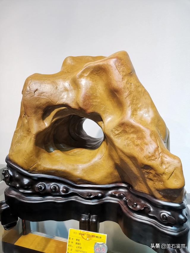 谁知道这是什么石头?估一下价格?-第2张图片-翡翠网 谁知道这是什么石头?估一下价格?-第2张图片-翡翠网