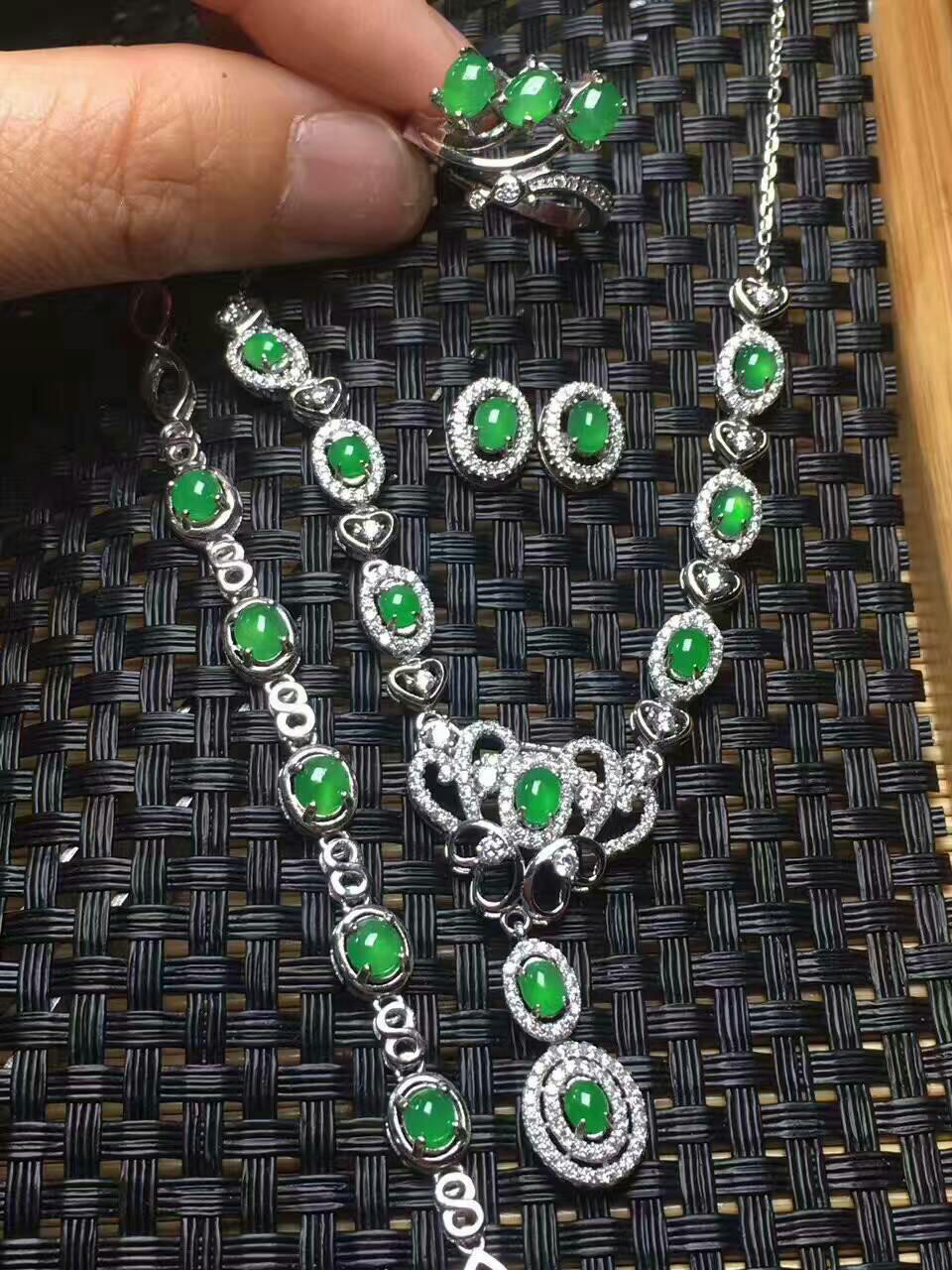 翡翠首饰-第5张图片-翡翠网 翡翠首饰-第5张图片-翡翠网