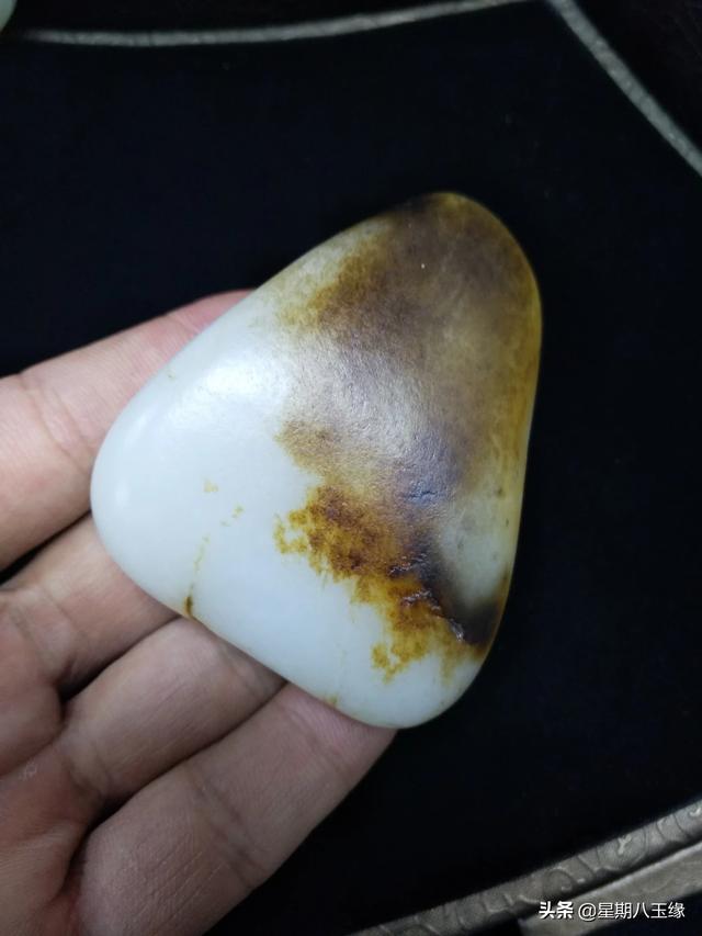 高端和田玉籽料还会持续增值吗?-第1张图片-翡翠网 高端和田玉籽料还会持续增值吗?-第1张图片-翡翠网