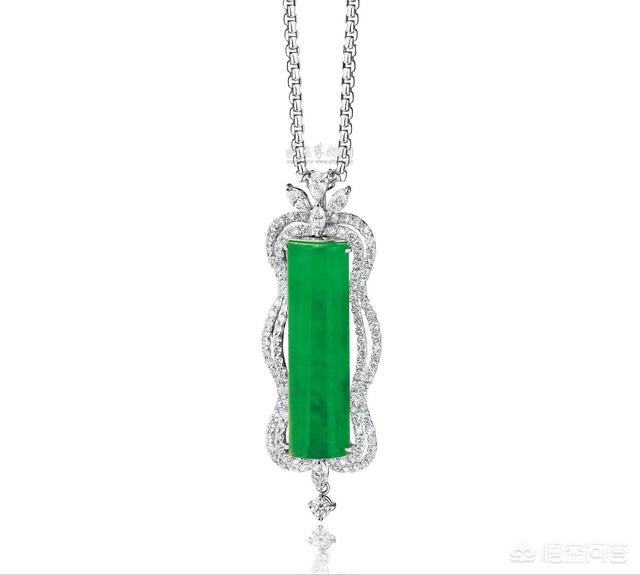 1万元能买到什么样的翡翠吊坠?-第6张图片-翡翠网 1万元能买到什么样的翡翠吊坠?-第6张图片-翡翠网