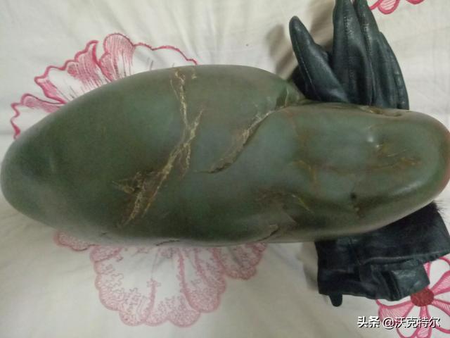 青玉有价值吗,和田青玉的特点有哪些?-第7张图片-翡翠网 青玉有价值吗,和田青玉的特点有哪些?-第7张图片-翡翠网