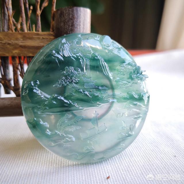 1万元能买到什么样的翡翠吊坠?-第2张图片-翡翠网 1万元能买到什么样的翡翠吊坠?-第2张图片-翡翠网