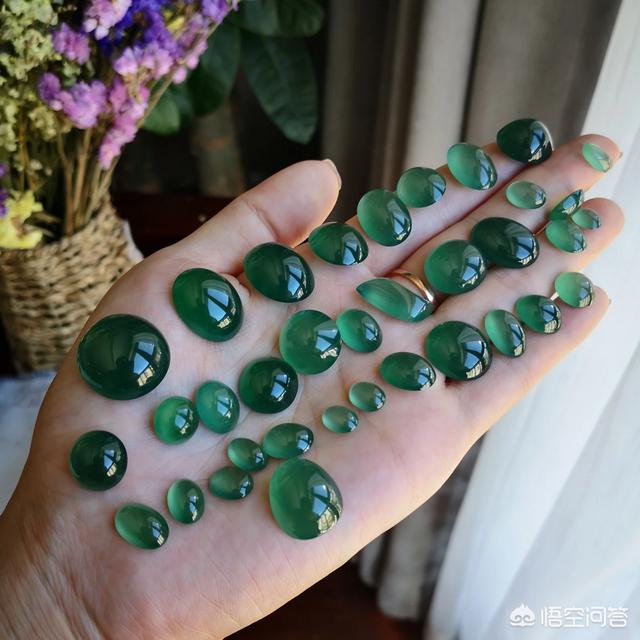 1万元能买到什么样的翡翠吊坠?-第3张图片-翡翠网 1万元能买到什么样的翡翠吊坠?-第3张图片-翡翠网