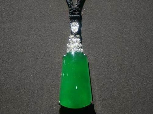 亿级翡翠原石是什么样的?-第11张图片-翡翠网 亿级翡翠原石是什么样的?-第11张图片-翡翠网