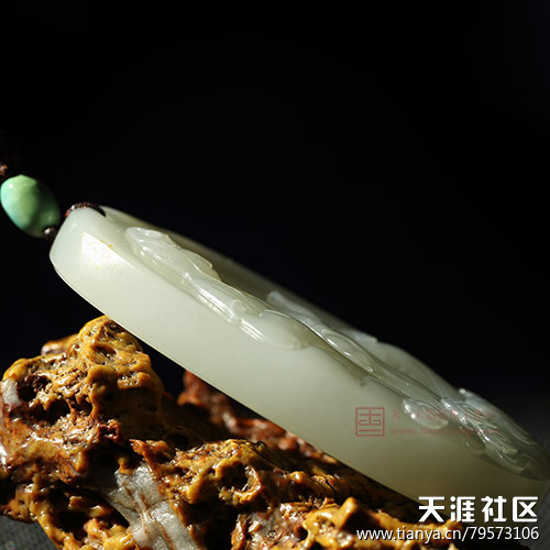 【天一玉器】新疆和田玉洒金皮籽料挂件 净瓶观音 90克(转载)-第6张图片-翡翠网