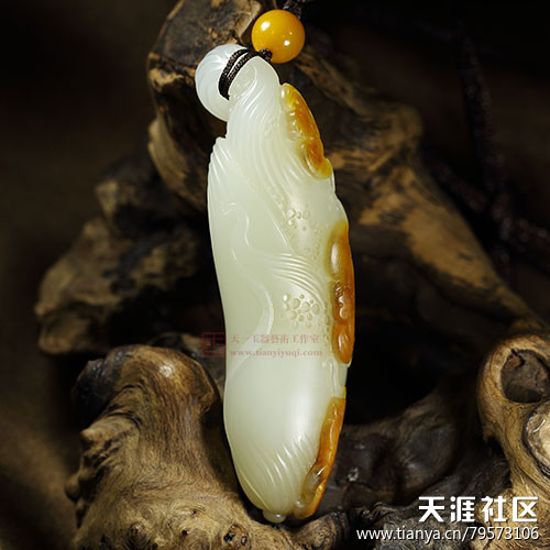 【天一玉器】新疆和田玉黄皮籽料挂件 多子多福 57克(转载)-第3张图片-翡翠网