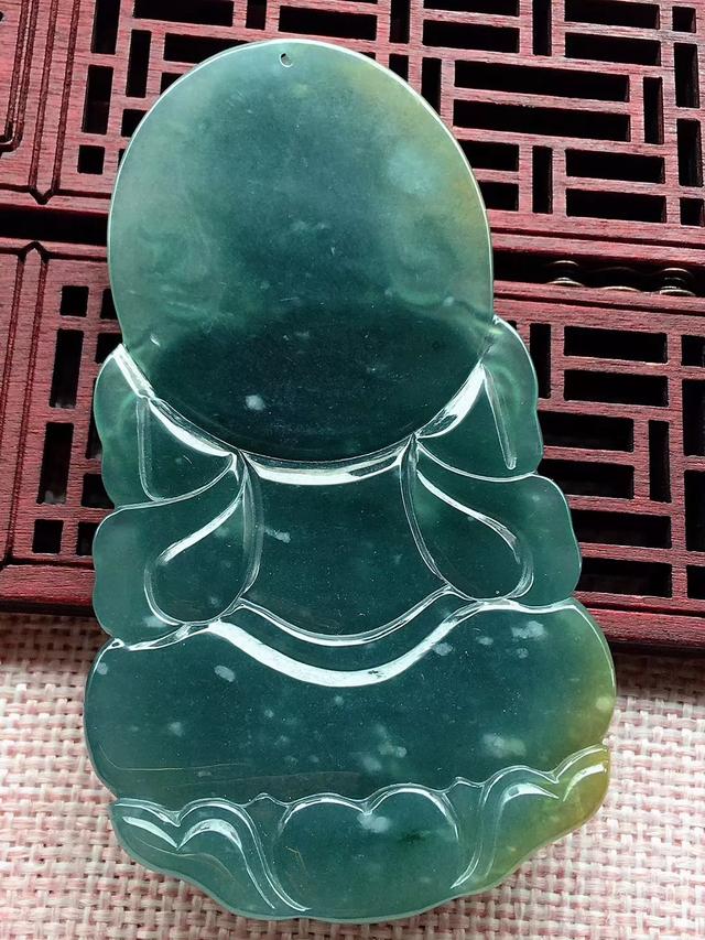 3000块左右预算,可以买到一个什么样的观音吊坠?有什么推荐?-第4张图片-翡翠网 3000块左右预算,可以买到一个什么样的观音吊坠?有什么推荐?-第4张图片-翡翠网
