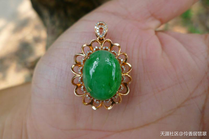 上NeW:阳绿蛋面吊坠、佛公、叶子、平安扣、耳钉、戒指等-第4张图片-翡翠网 上NeW:阳绿蛋面吊坠、佛公、叶子、平安扣、耳钉、戒指等-第4张图片-翡翠网