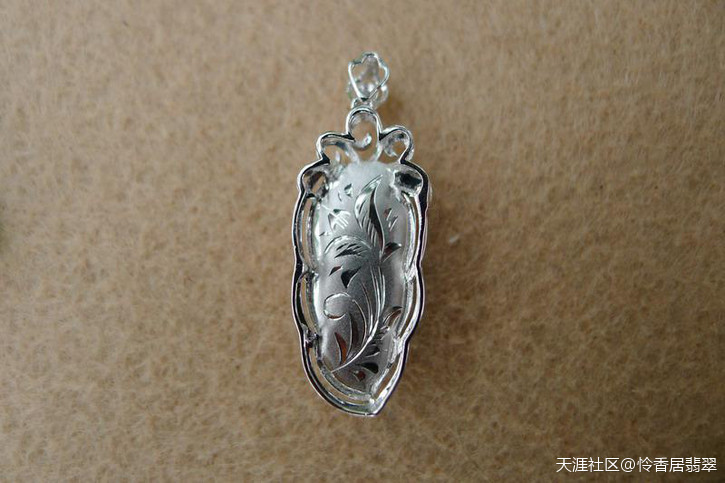 上NeW:阳绿蛋面吊坠、佛公、叶子、平安扣、耳钉、戒指等-第20张图片-翡翠网 上NeW:阳绿蛋面吊坠、佛公、叶子、平安扣、耳钉、戒指等-第20张图片-翡翠网