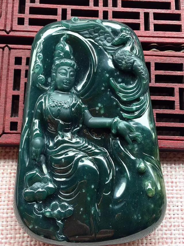 3000块左右预算,可以买到一个什么样的观音吊坠?有什么推荐?-第5张图片-翡翠网 3000块左右预算,可以买到一个什么样的观音吊坠?有什么推荐?-第5张图片-翡翠网