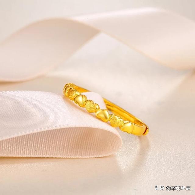 玫瑰金戒指怎么样?玫瑰金戒指与黄金戒指的区别是什么?-第4张图片-翡翠网 玫瑰金戒指怎么样?玫瑰金戒指与黄金戒指的区别是什么?-第4张图片-翡翠网