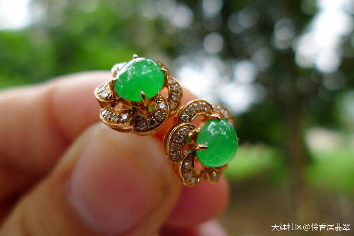 上NeW:阳绿蛋面吊坠、佛公、叶子、平安扣、耳钉、戒指等-第17张图片-翡翠网 上NeW:阳绿蛋面吊坠、佛公、叶子、平安扣、耳钉、戒指等-第17张图片-翡翠网