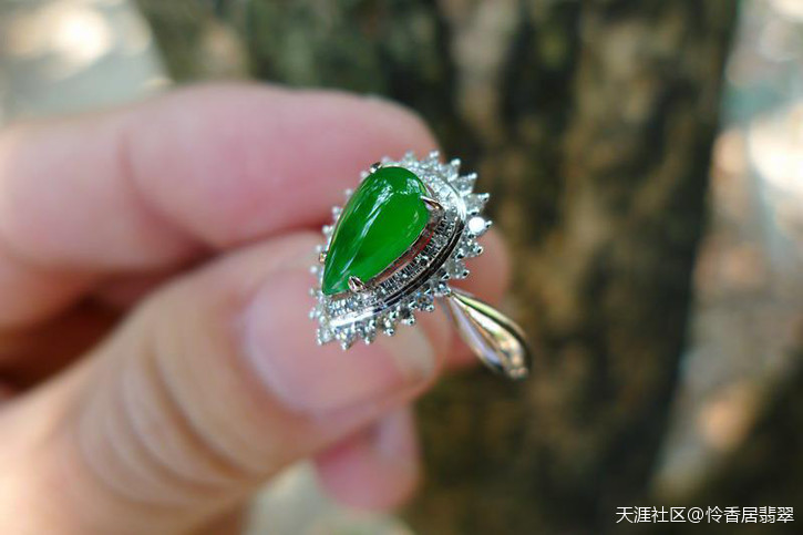 上NeW:阳绿蛋面吊坠、佛公、叶子、平安扣、耳钉、戒指等-第30张图片-翡翠网 上NeW:阳绿蛋面吊坠、佛公、叶子、平安扣、耳钉、戒指等-第30张图片-翡翠网