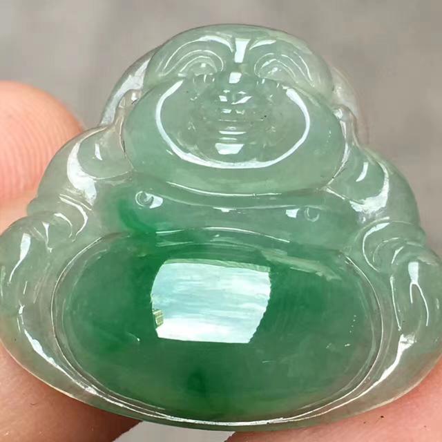 翡翠笑佛适合哪些人戴？戴翡翠笑佛有哪些好处？-第2张图片-翡翠网