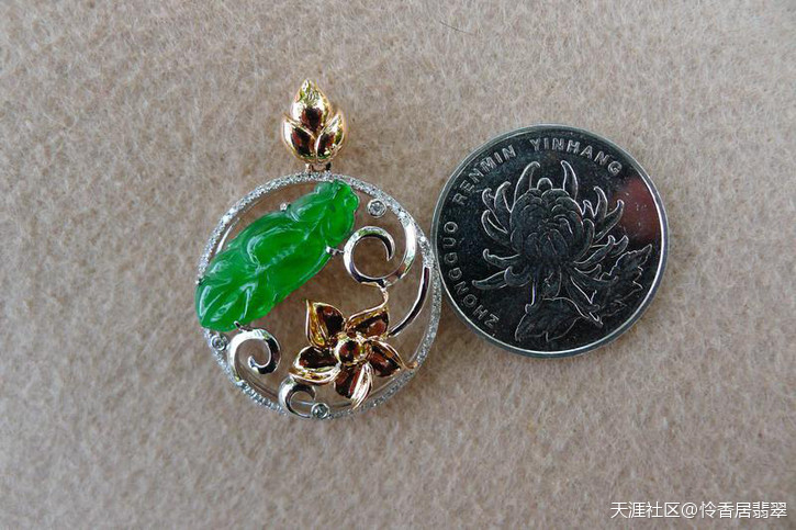 上NeW:阳绿蛋面吊坠、佛公、叶子、平安扣、耳钉、戒指等-第9张图片-翡翠网 上NeW:阳绿蛋面吊坠、佛公、叶子、平安扣、耳钉、戒指等-第9张图片-翡翠网