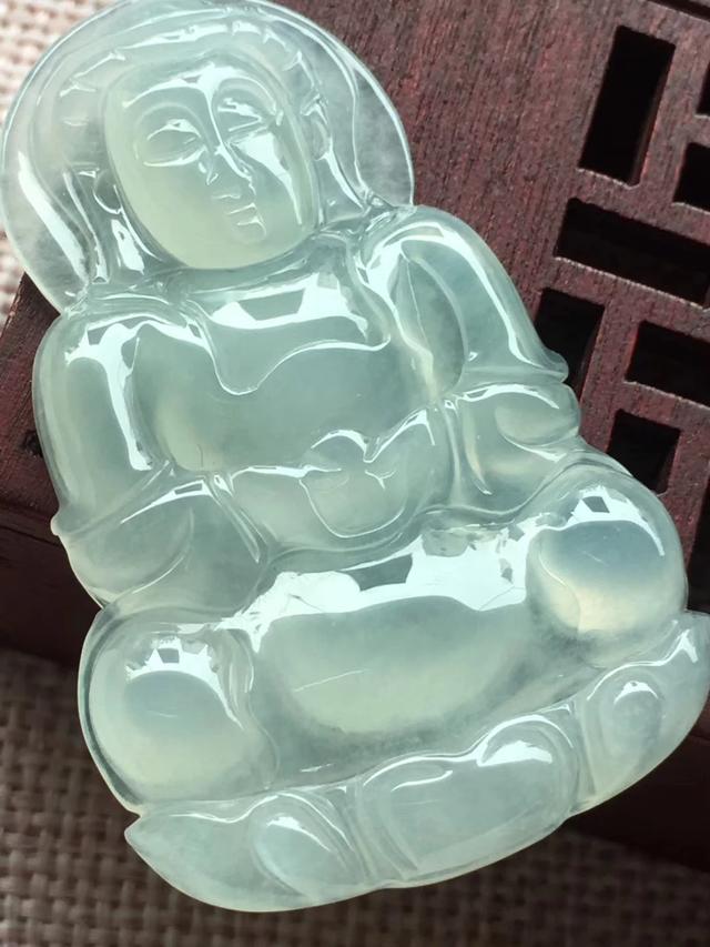 3000块左右预算,可以买到一个什么样的观音吊坠?有什么推荐?-第1张图片-翡翠网 3000块左右预算,可以买到一个什么样的观音吊坠?有什么推荐?-第1张图片-翡翠网