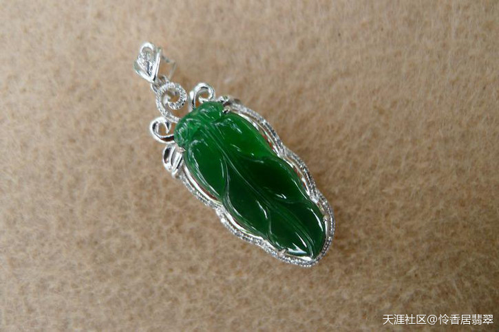 上NeW:阳绿蛋面吊坠、佛公、叶子、平安扣、耳钉、戒指等-第21张图片-翡翠网 上NeW:阳绿蛋面吊坠、佛公、叶子、平安扣、耳钉、戒指等-第21张图片-翡翠网