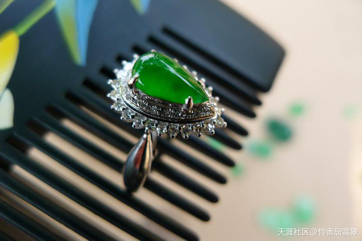 上NeW:阳绿蛋面吊坠、佛公、叶子、平安扣、耳钉、戒指等-第29张图片-翡翠网 上NeW:阳绿蛋面吊坠、佛公、叶子、平安扣、耳钉、戒指等-第29张图片-翡翠网