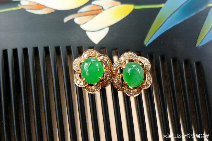 上NeW:阳绿蛋面吊坠、佛公、叶子、平安扣、耳钉、戒指等-第16张图片-翡翠网 上NeW:阳绿蛋面吊坠、佛公、叶子、平安扣、耳钉、戒指等-第16张图片-翡翠网
