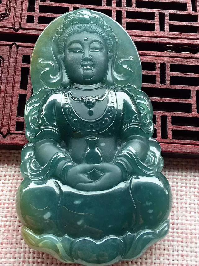 3000块左右预算,可以买到一个什么样的观音吊坠?有什么推荐?-第3张图片-翡翠网 3000块左右预算,可以买到一个什么样的观音吊坠?有什么推荐?-第3张图片-翡翠网