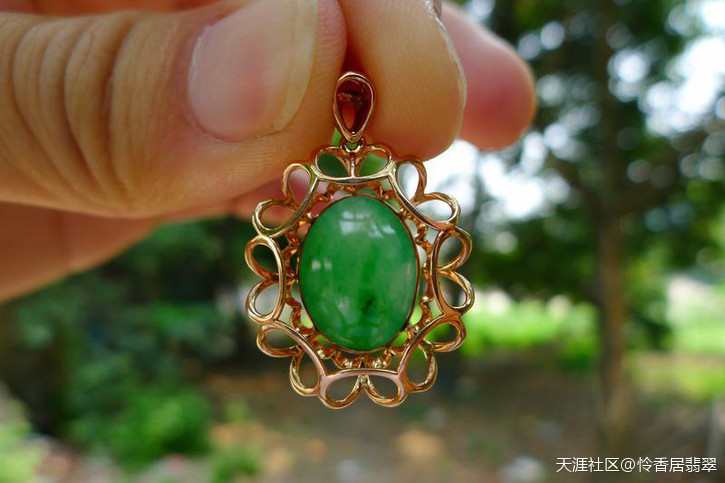 上NeW:阳绿蛋面吊坠、佛公、叶子、平安扣、耳钉、戒指等-第5张图片-翡翠网 上NeW:阳绿蛋面吊坠、佛公、叶子、平安扣、耳钉、戒指等-第5张图片-翡翠网
