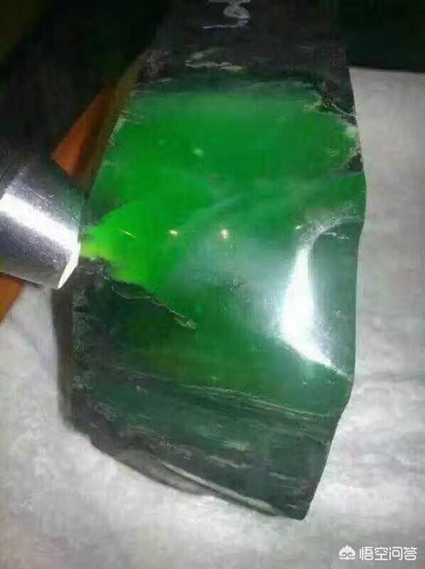 你知道翡翠赌石毛料的敞口有哪些吗?-第7张图片-翡翠网 你知道翡翠赌石毛料的敞口有哪些吗?-第7张图片-翡翠网