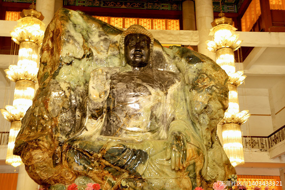 鉴赏世界玉石王-第11张图片-翡翠网