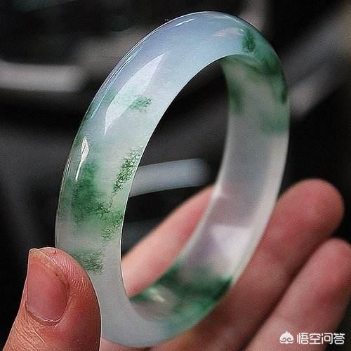 怎么选玉手镯,红翡翠好还是绿翡翠好?-第1张图片-翡翠网 怎么选玉手镯,红翡翠好还是绿翡翠好?-第1张图片-翡翠网