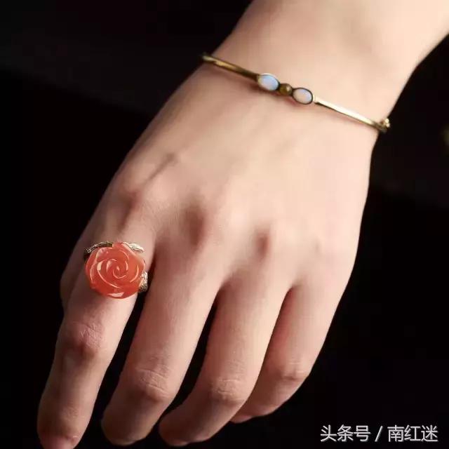 戒指是非常常见的珠宝首饰,它的来历是什么?戴戒指有什禁忌?-第6张图片-翡翠网 戒指是非常常见的珠宝首饰,它的来历是什么?戴戒指有什禁忌?-第6张图片-翡翠网