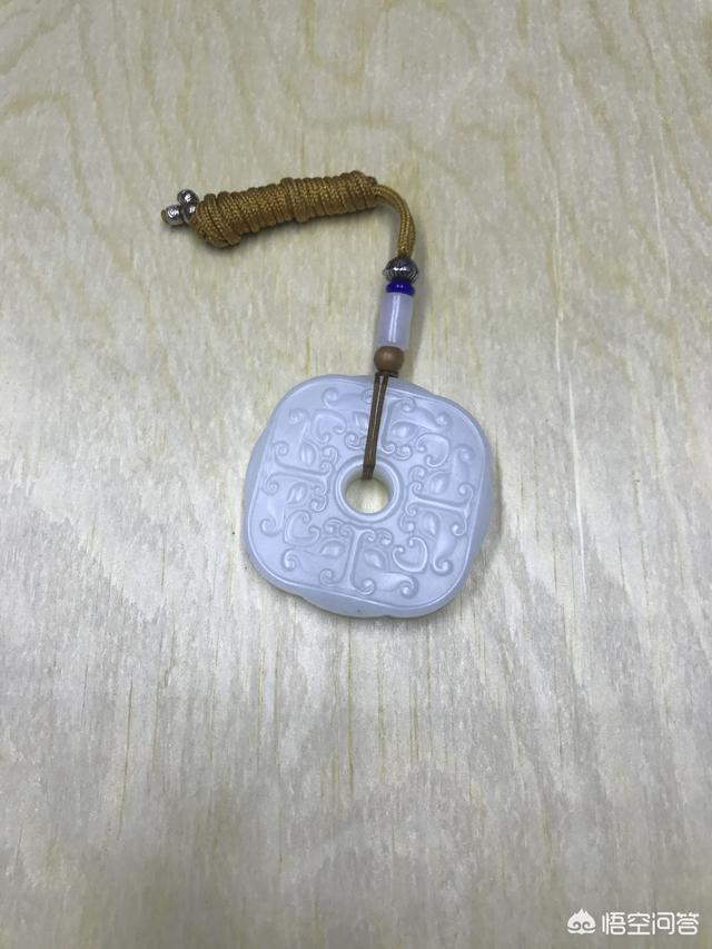 大家认为脖子上戴的和田玉雕刻什么主题好呢？-第3张图片-翡翠网