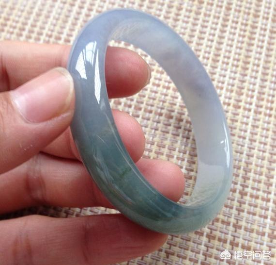 要价12万的翡翠被砍到7000，是翡翠水分太高还是开价太离谱？-第1张图片-翡翠网