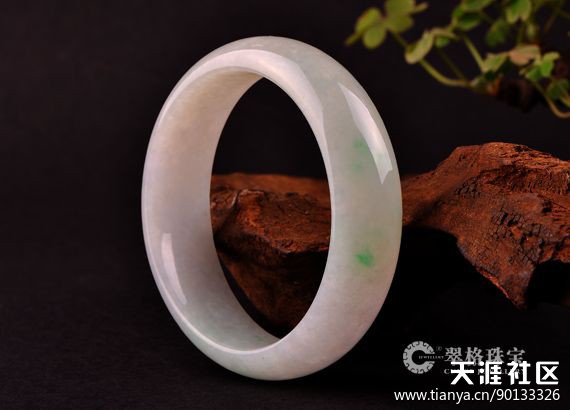 缅甸翡翠金蟾是神灵之物,寓意非凡-第1张图片-翡翠网 缅甸翡翠金蟾是神灵之物,寓意非凡-第1张图片-翡翠网