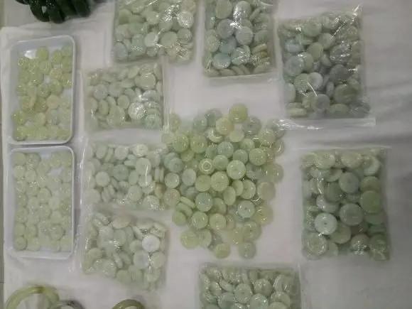 一百块能买到和田玉的什么件？-第9张图片-翡翠网