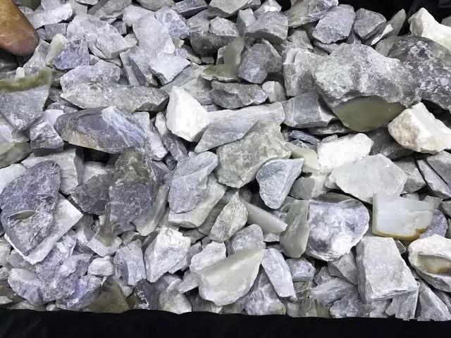 一百块能买到和田玉的什么件？-第7张图片-翡翠网