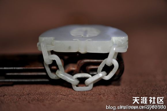 独山玉老透水白料连心锁以可叫香囊福贵锁长寿锁-第1张图片-翡翠网 独山玉老透水白料连心锁以可叫香囊福贵锁长寿锁-第1张图片-翡翠网