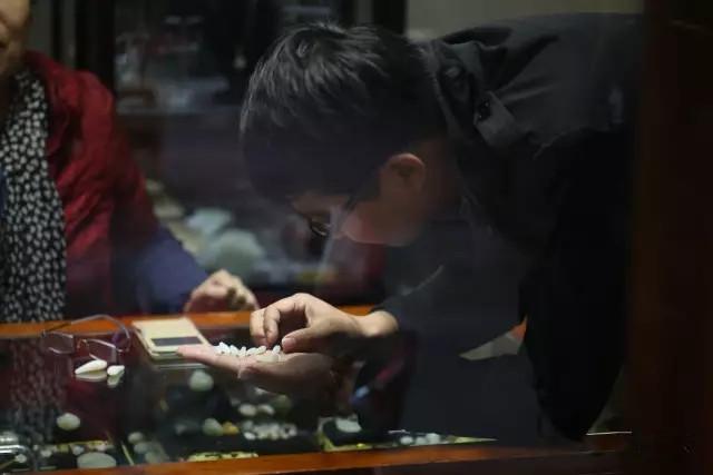 一百块能买到和田玉的什么件？-第14张图片-翡翠网