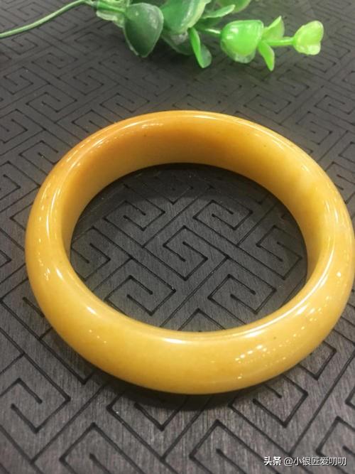 我想知道喜欢这种玉石的有多少?-第7张图片-翡翠网 我想知道喜欢这种玉石的有多少?-第7张图片-翡翠网