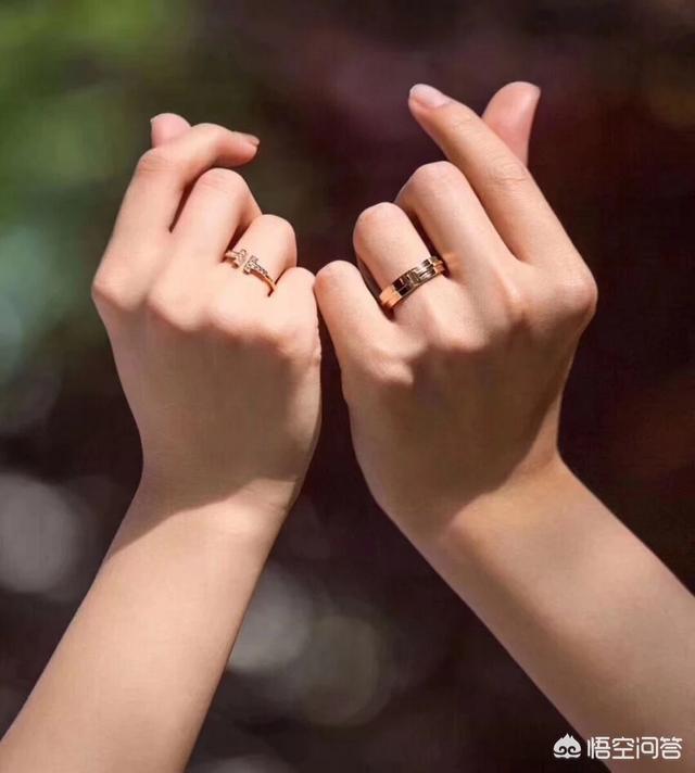 结婚该买钻戒还是对戒好?18k金值钱吗?999黄金戒有了?-第1张图片-翡翠网 结婚该买钻戒还是对戒好?18k金值钱吗?999黄金戒有了?-第1张图片-翡翠网