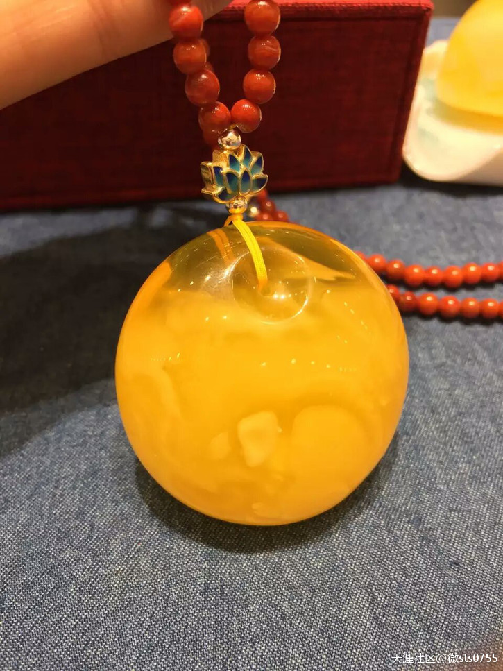 琥珀蜜蜡首饰雕件、珠宝、每天发一些新出图片供大家欣赏。多图看过瘾-第16张图片-翡翠网