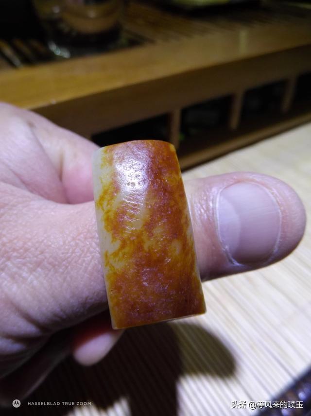 有没有一种男士、女士都适合佩戴的和田玉籽料挂件？-第1张图片-翡翠网